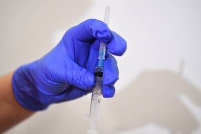 Россиянам объяснили порядок вакцинации от коронавируса и гриппа