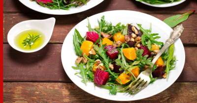 Из свеклы, тыквы и хурмы: рецепт новогоднего салата для вегетарианцев