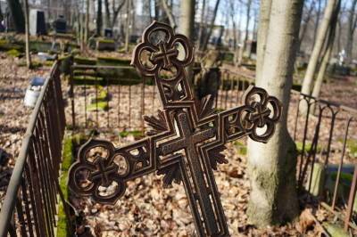 На кладбищах Петербурга не хватает мест для неопознанных покойников