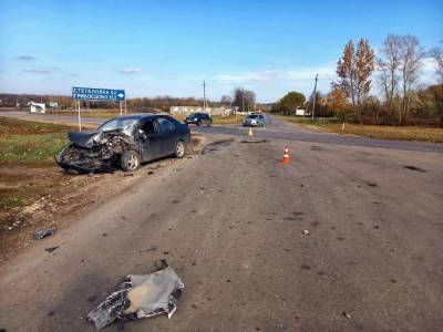 Грузовик протаранил иномарку на трассе в Липецкой области