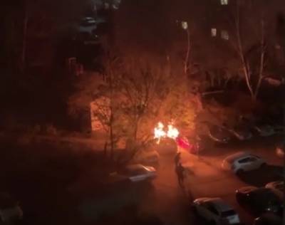 Очевидец рассказал, как тушил загоревшегося в машине человека в Новосибирске