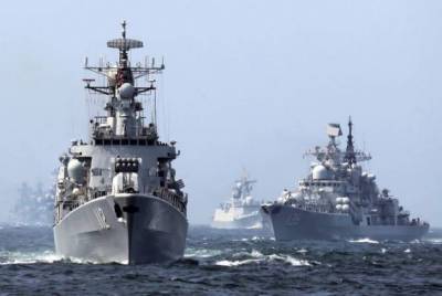 Российские и китайские военные корабли впервые вместе прошли через Сангарский пролив