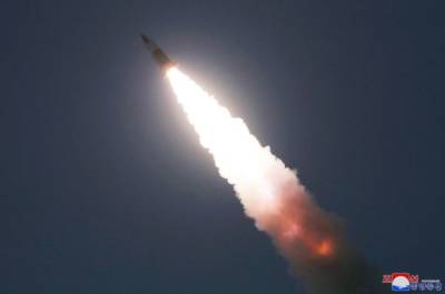 Японский премьер подтвердил запуск КНДР двух баллистических ракет