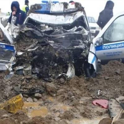 Cотрудники полиции госпитализированы на Сахалине после аварии с бензовозом