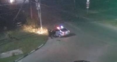 Полиция рассказала подробности погони в Канищево, во время которой водитель врезался в столб