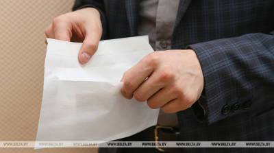В Могилевском районе грузоперевозчик выплачивал работникам зарплату в конвертах