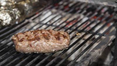 Диетолог рассказала, чем грозит отказ от мяса