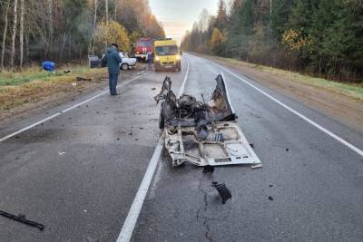 Молодой водитель выехал на встречную полосу и погиб в аварии в Тверской области