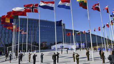 Москва приостанавливает деятельность миссии НАТО