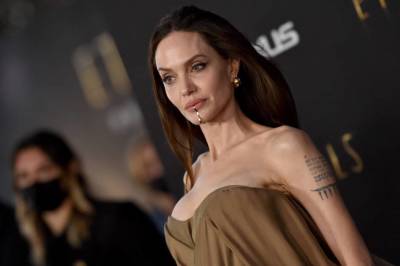 Анджелина Джоли и Сальма Хайек на премьере "Вечных"