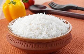 Медики рассказали, почему нельзя повторно разогревать рис