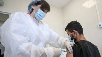 В Крыму ввели обязательную вакцинацию для работников общепита и такси