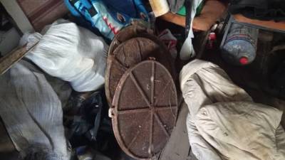 Трем жителям Навашина грозит до пяти лет лишения свободы за кражу канализационных люков