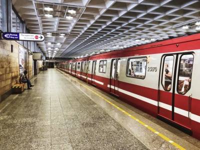 Технический сбой произошел на красной ветке метро в Петербурге