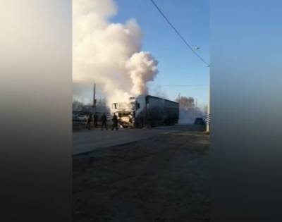 В кузбасском городе загорелась фура с грузом на 1,5 млн рублей