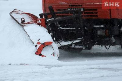 Сыктывкарцев попросили не мешать снегоуборочным работам