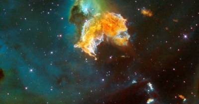 Пакман глотает звезды. Телескоп Хаббл сделал необычный снимок сверхновой