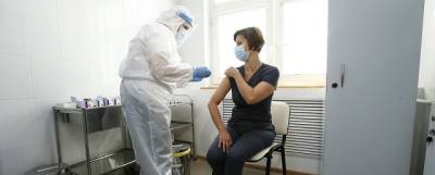 Власти Крыма ввели обязательную вакцинацию от COVID-19 для сотрудников нескольких сфер