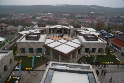 В Чечне открыли религиозный центр с мечетью и медресе