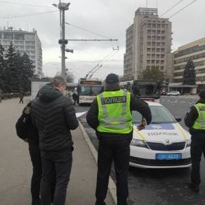 В Запорожье патрульные устроили проверку общественного транспорта