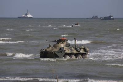 Силы ЧФ, общевойсковой армии и авиации ЮВО отразили высадку десанта условного противника на берег Крыма