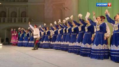 В Зерноградском районе с концертом в честь своего юбилея выступил ансамбль им. Квасова