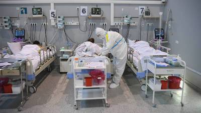 Скончались 1015 пациентов: в России обновился суточный максимум смертей от COVID-19
