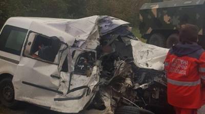 В Львовской области столкнулись грузовик и микроавтобус: есть погибшие
