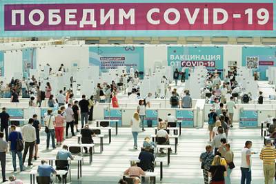 В Кремле оценили идею давать деньги за вакцинацию от COVID-19