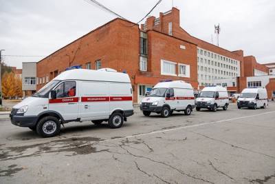 В села и маленькие города Свердловской области купили 20 машин скорой помощи