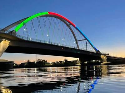 Мост в Миннеаполисе освещен цветами Азербайджанского флага (ФОТО)