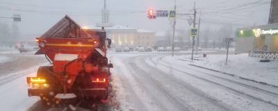 Первый снег в Сыктывкаре: дорожники с 3 часов ночи расчищают город от покрова в 6 см