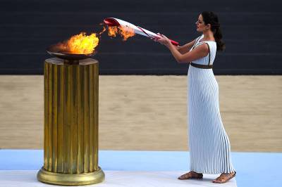 Олимпийский огонь передали организаторам Игр-2022
