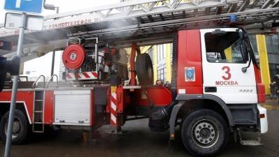 Москвич выбил стекло чужой «Газели», чтобы помочь спасателям пробраться к пожару
