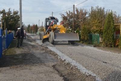 В одном из сёл Петровского района этой осенью отремонтируют 8 дорог