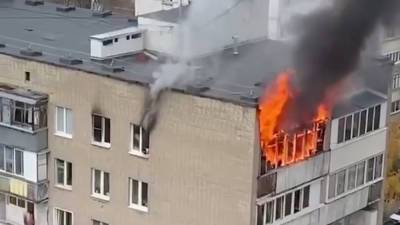 Опубликовано видео полыхающей многоэтажки в Москве