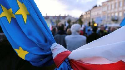 Лидеры ЕС и Польши раскритиковали друг друга в Европарламенте