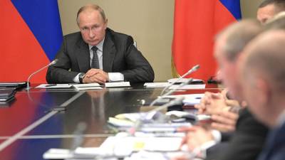 Президент РФ Путин 20 октября обсудит с кабинетом министров текущую ситуацию с COVID-19