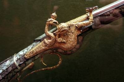 Эрмитаж впервые представит в Чечне выставку оружия из своих коллекций
