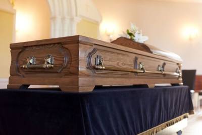 Суд в Петербурге оценил «достойные похороны» горожанина в 400 тысяч рублей из его наследства