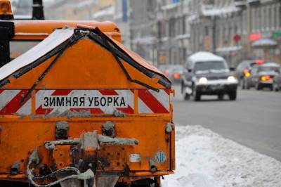 Убирать первый снег в Ленобласти выехали 100 машин
