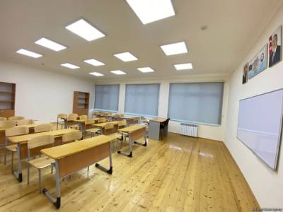 В Баку еще одна школа переведена на дистанционную форму обучения