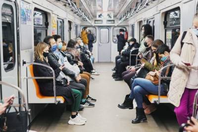 Петербуржцев без масок в общественном транспорте будут «гонять» и наказывать рублем