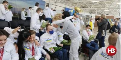 Харьковские чиновники подарили незрячим паралимпийцам билеты в зоопарк и книги