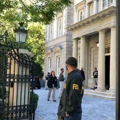 ФБР США несколько часов ведет обыски в домах родственников Олега Дерипаски