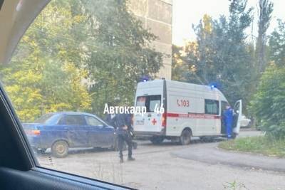 В Курске легковушка ВАЗ врезалась в карету скорой помощи