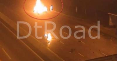Автомобиль протаранил ограждение и загорелся на западе Москвы