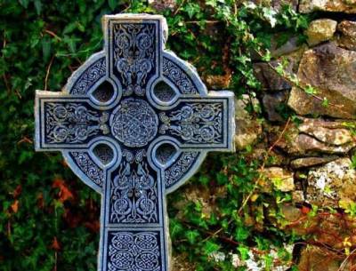 Как символ кельтского креста влияет на жизнь человека, если его носить