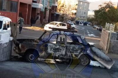 «Жигули» сгорели возле здания Минсоцзащиты в Чите