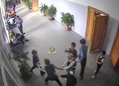 В новосибирской школе старшеклассники сломали позвоночник 8-летнему ребенку